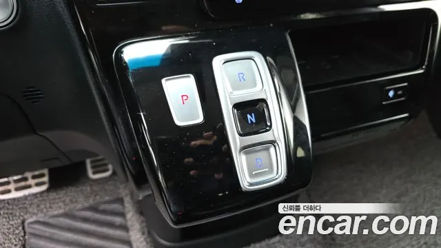Hyundai Staria Staria 4WD Lounge 9 мест — Фото автомобиля 9