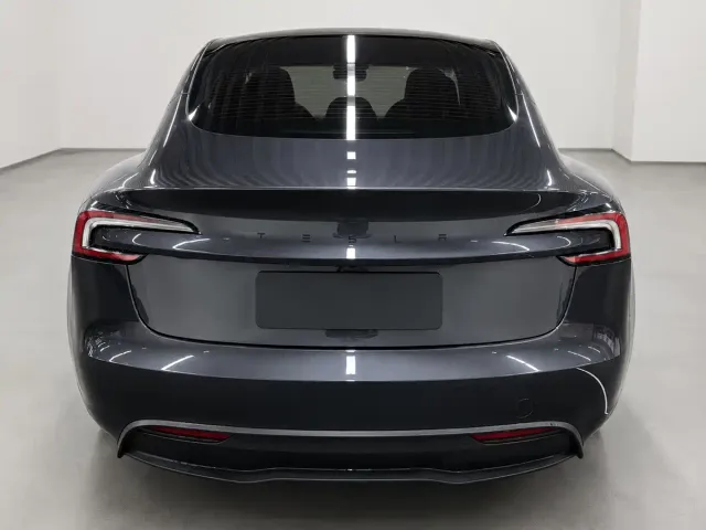 Tesla Model 3 — Фото автомобиля 8