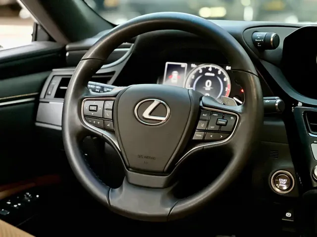 Lexus ES — Фото автомобиля 10