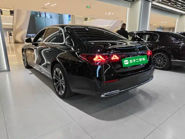Mercedes-Benz E-Class — Фото автомобиля 4