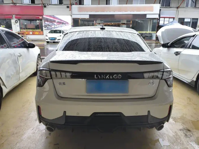 Lynk & Co 03 — Фото автомобиля 5