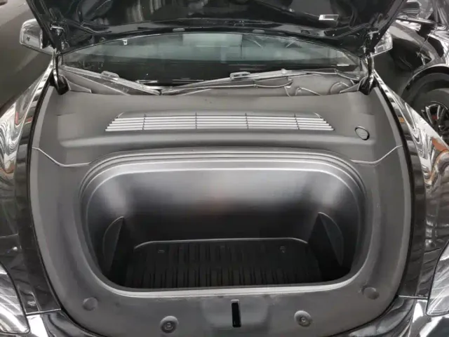 Tesla Model Y — Фото автомобиля 19