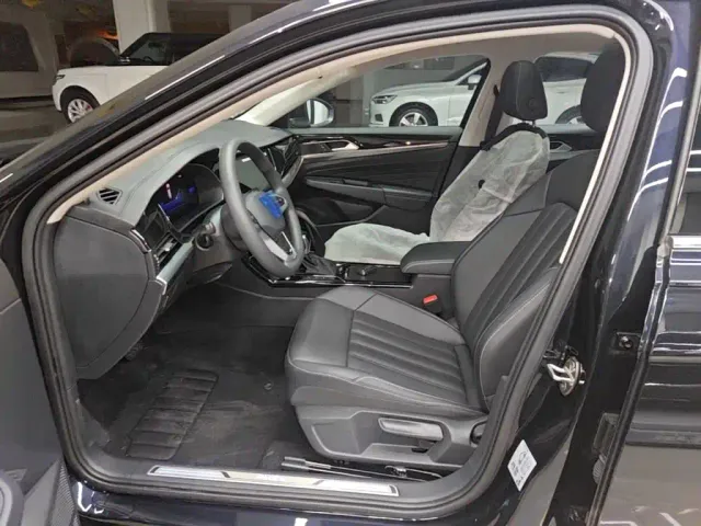 Volkswagen Passat — Фото автомобиля 15