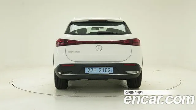 Mercedes-Benz EQA — Фото автомобиля 4