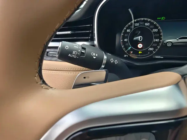 Jaguar XFL — Фото автомобиля 21