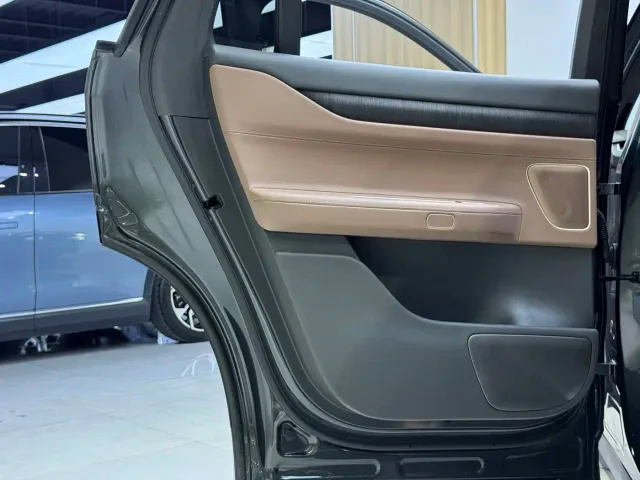 Nio ES8 — Фото автомобиля 22