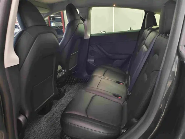 Tesla Model Y — Фото автомобиля 5