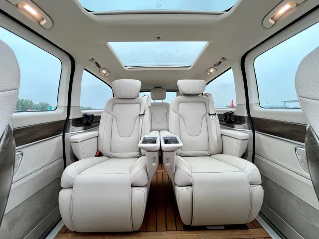 Mercedes-Benz V-Class — Фото автомобиля 16