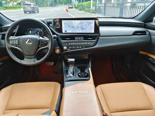 Lexus ES — Фото автомобиля 8