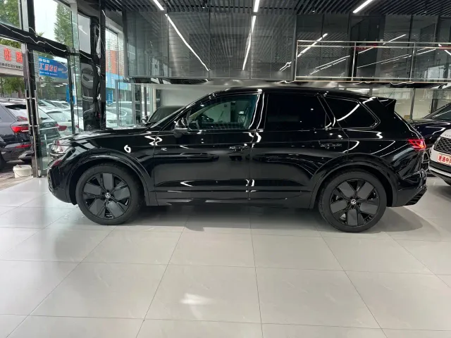 Volkswagen Touareg — Фото автомобиля 7