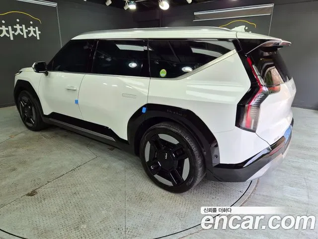 Kia EV9 — Фото автомобиля 4
