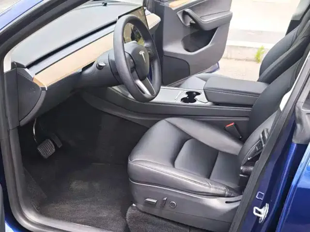 Tesla Model Y — Фото автомобиля 3
