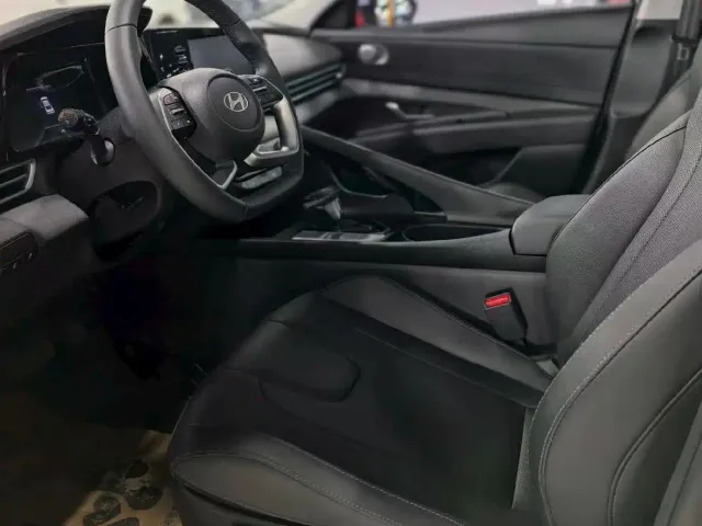 Hyundai Elantra — Фото автомобиля 5