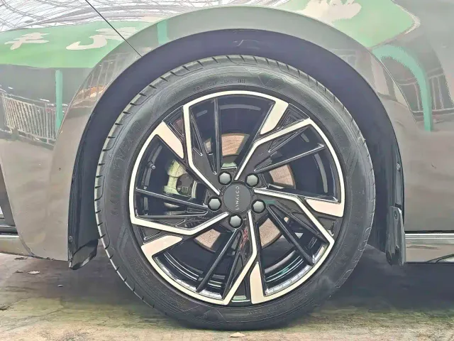 Lynk & Co 03 — Фото автомобиля 16