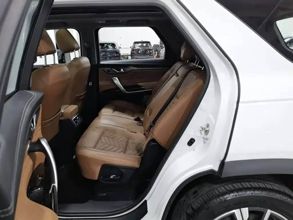 Changan Changan CS95 2023 2.0T 2WD Luxury PLUS — Фото автомобиля 15