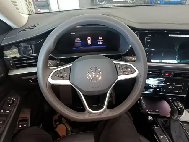 Volkswagen Passat — Фото автомобиля 10