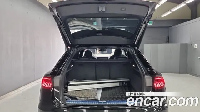 Audi Q8 55 TFSI quattro Premium — Фото автомобиля 16