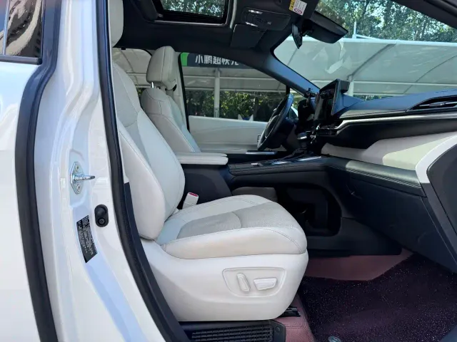Toyota Sienna — Фото автомобиля 8