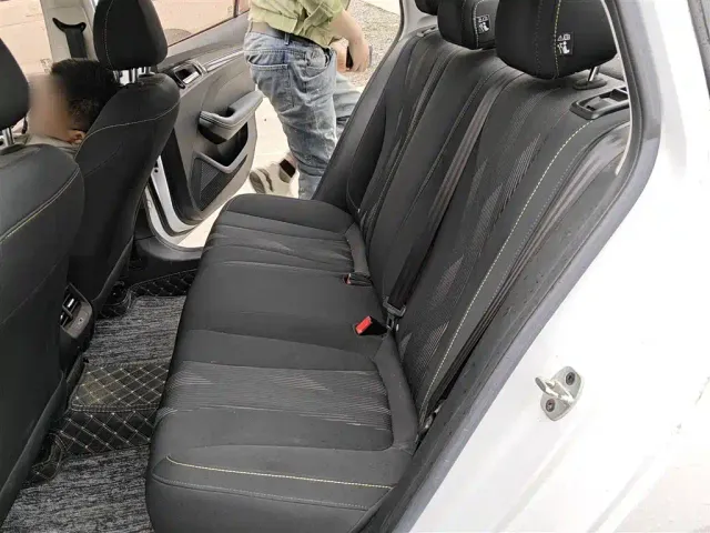 Roewe i5 — Фото автомобиля 14