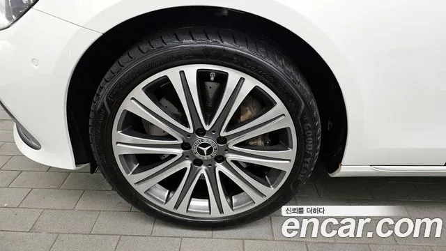 Mercedes-Benz E-Class — Фото автомобиля 5