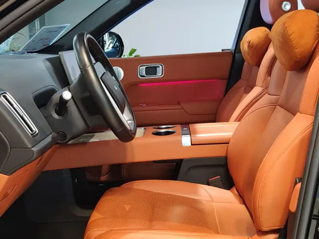 Li Auto L8 — Фото автомобиля 12