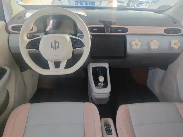 Leapmotor T03 — Фото автомобиля 12