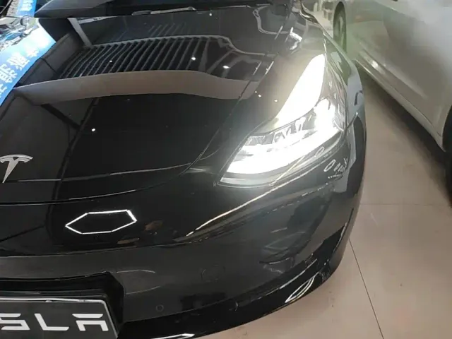 Tesla Model 3 — Фото автомобиля 23