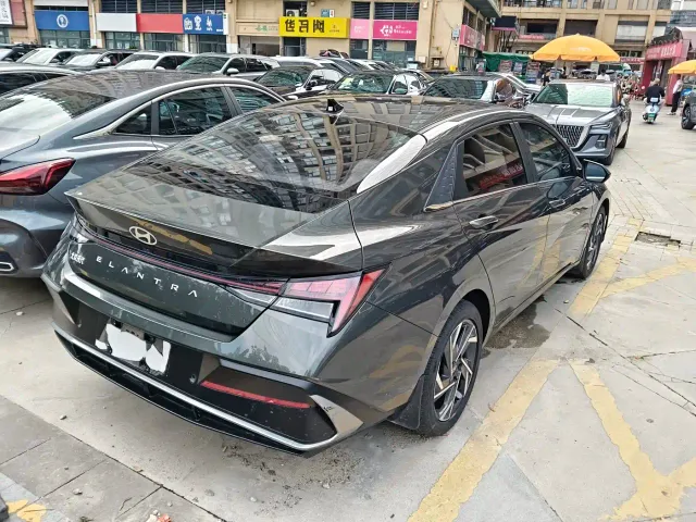 Hyundai Elantra — Фото автомобиля 13