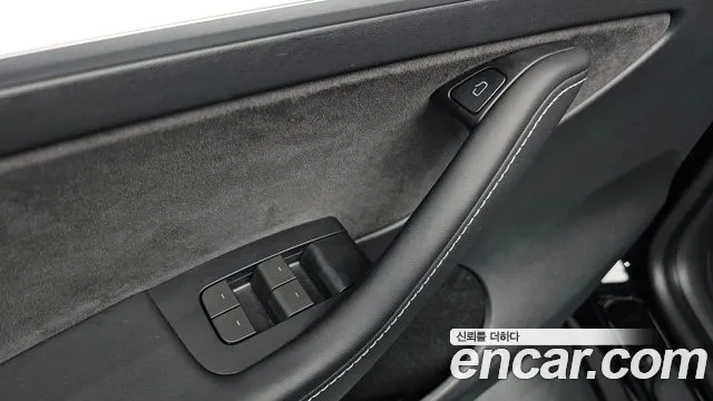Tesla Model Y — Фото автомобиля 28