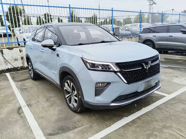 Wuling Asta — Фото автомобиля 3