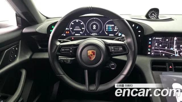 Porsche Taycan — Фото автомобиля 8