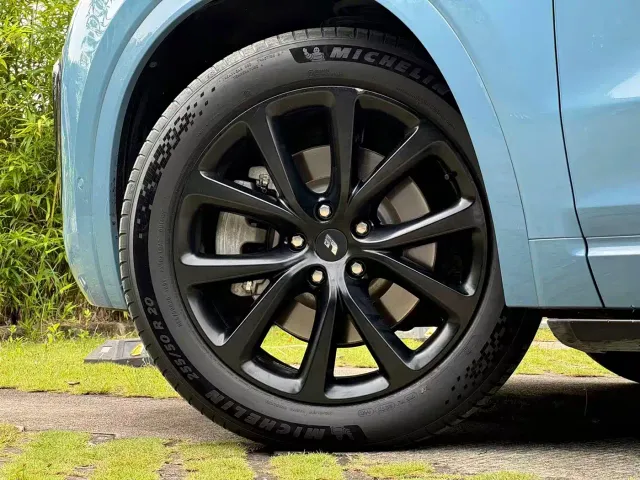 Li Auto ONE — Фото автомобиля 13