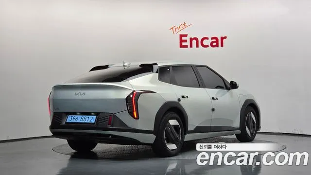 Kia EV4 — Фото автомобиля 2