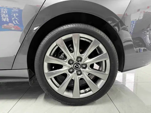 Mazda Axela — Фото автомобиля 13