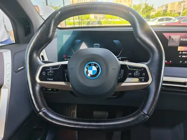 BMW iX — Фото автомобиля 15