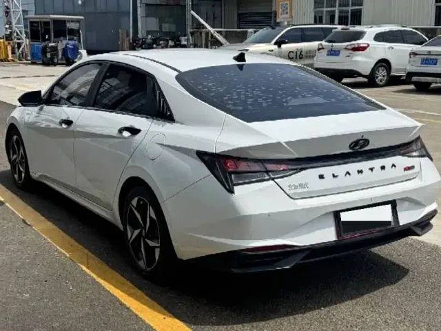 Hyundai Elantra — Фото автомобиля 9