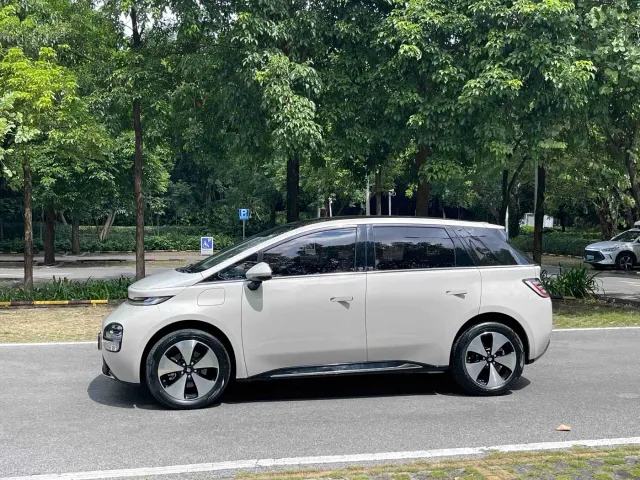 Baojun Cloud — Фото автомобиля 20