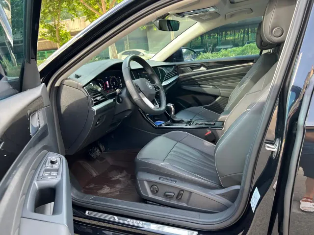 Volkswagen Passat — Фото автомобиля 12