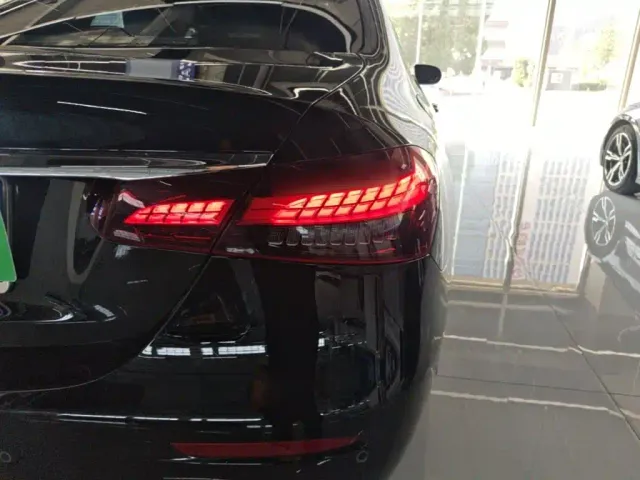 Mercedes-Benz E-Class — Фото автомобиля 7