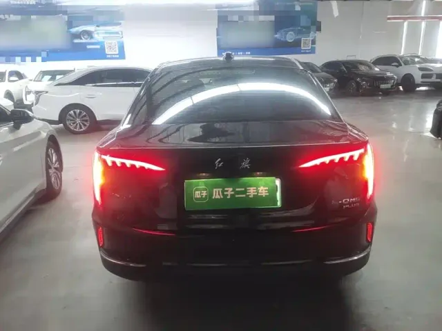 Hongqi E-QM5 — Фото автомобиля 5
