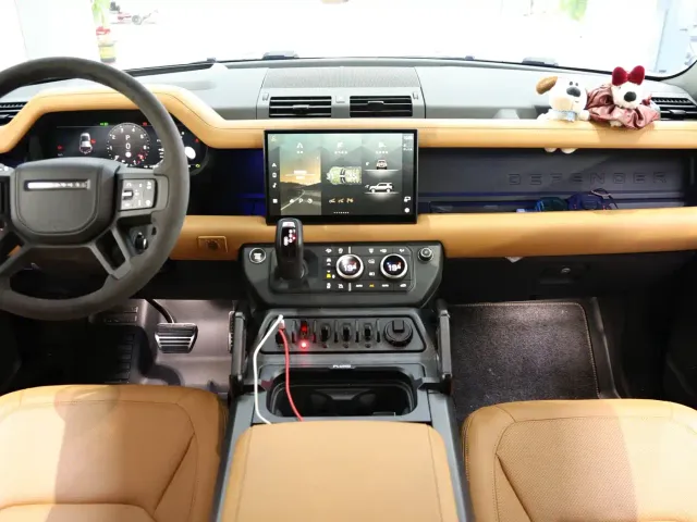 Land Rover Defender — Фото автомобиля 18