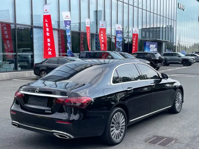 Mercedes-Benz E-Class — Фото автомобиля 16