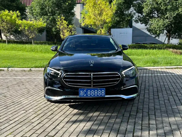 Mercedes-Benz E-Class — Фото автомобиля 2