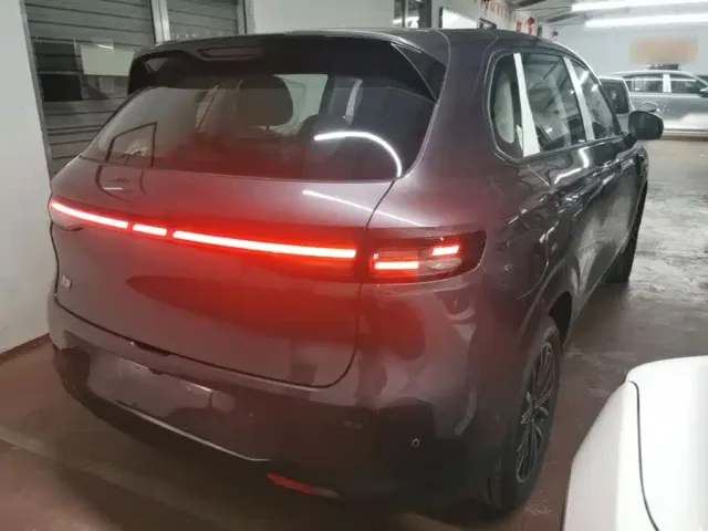 Leapmotor B10 — Фото автомобиля 6