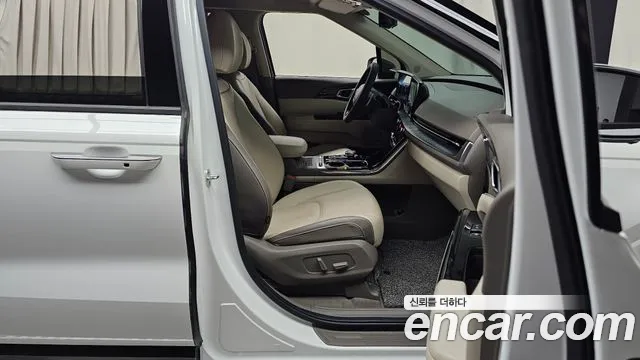 Kia Carnival Generation 4 — Фото автомобиля 26