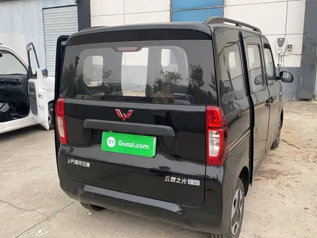 Wuling Zhiguang NEV — Фото автомобиля 8