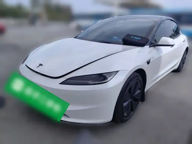 Фотография автомобиля — Tesla Model 3