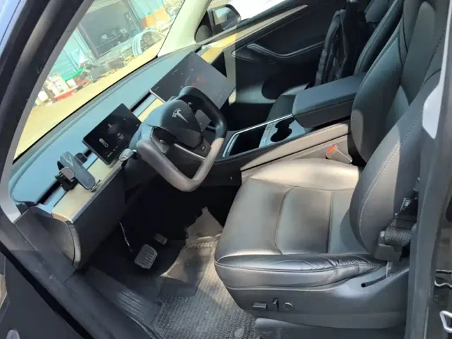 Tesla Model Y — Фото автомобиля 14