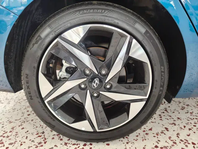 Hyundai Elantra — Фото автомобиля 18