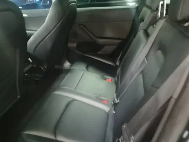 Tesla Model Y — Фото автомобиля 21